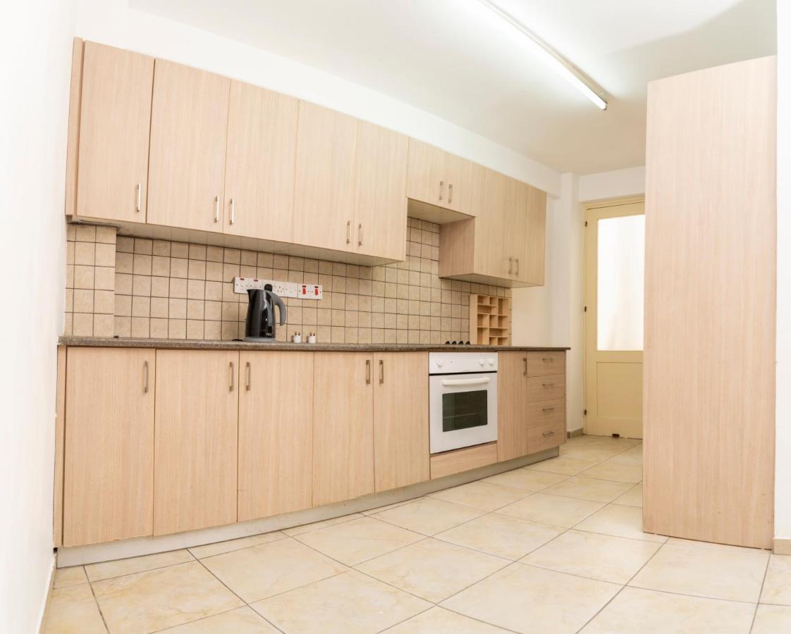 Private Room In Shared Flat นิโคเซีย ภายนอก รูปภาพ