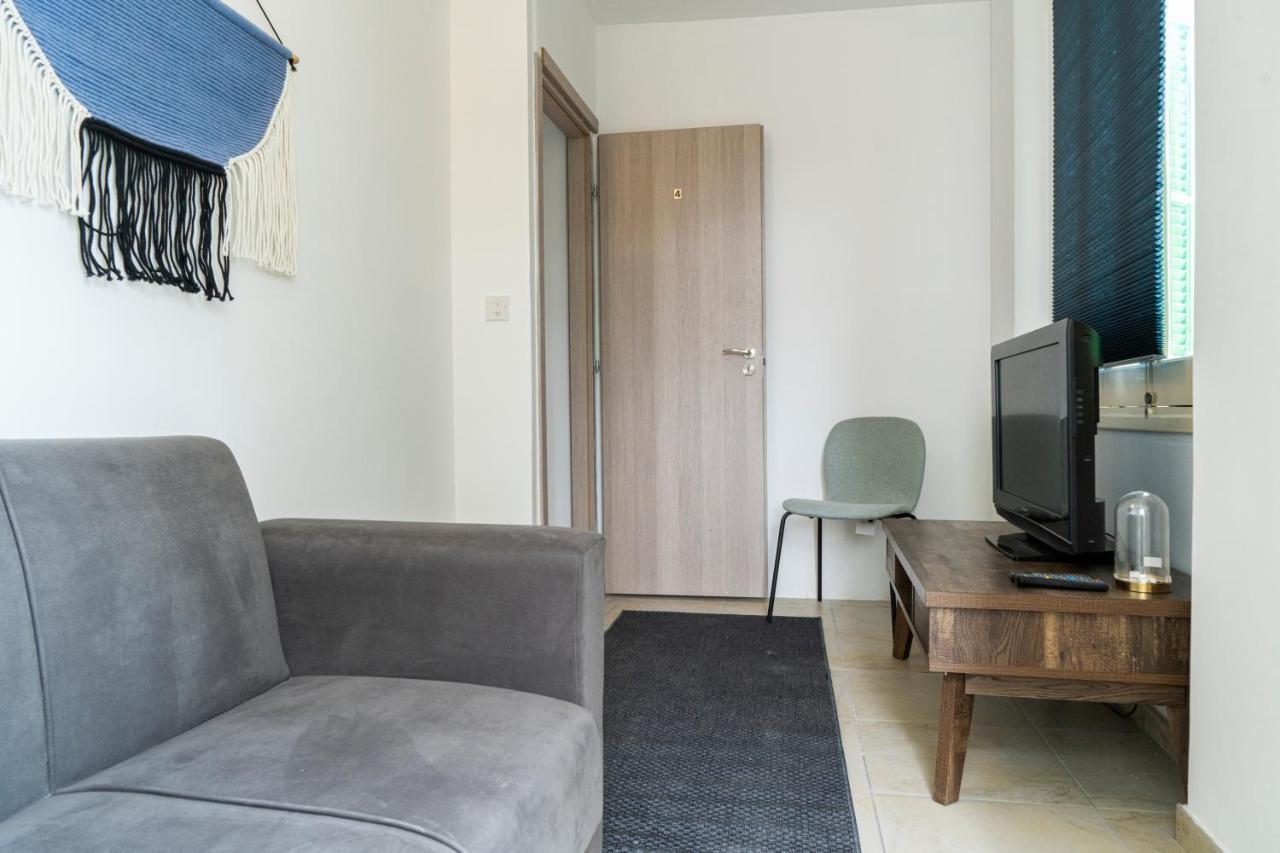 Private Room In Shared Flat นิโคเซีย ภายนอก รูปภาพ