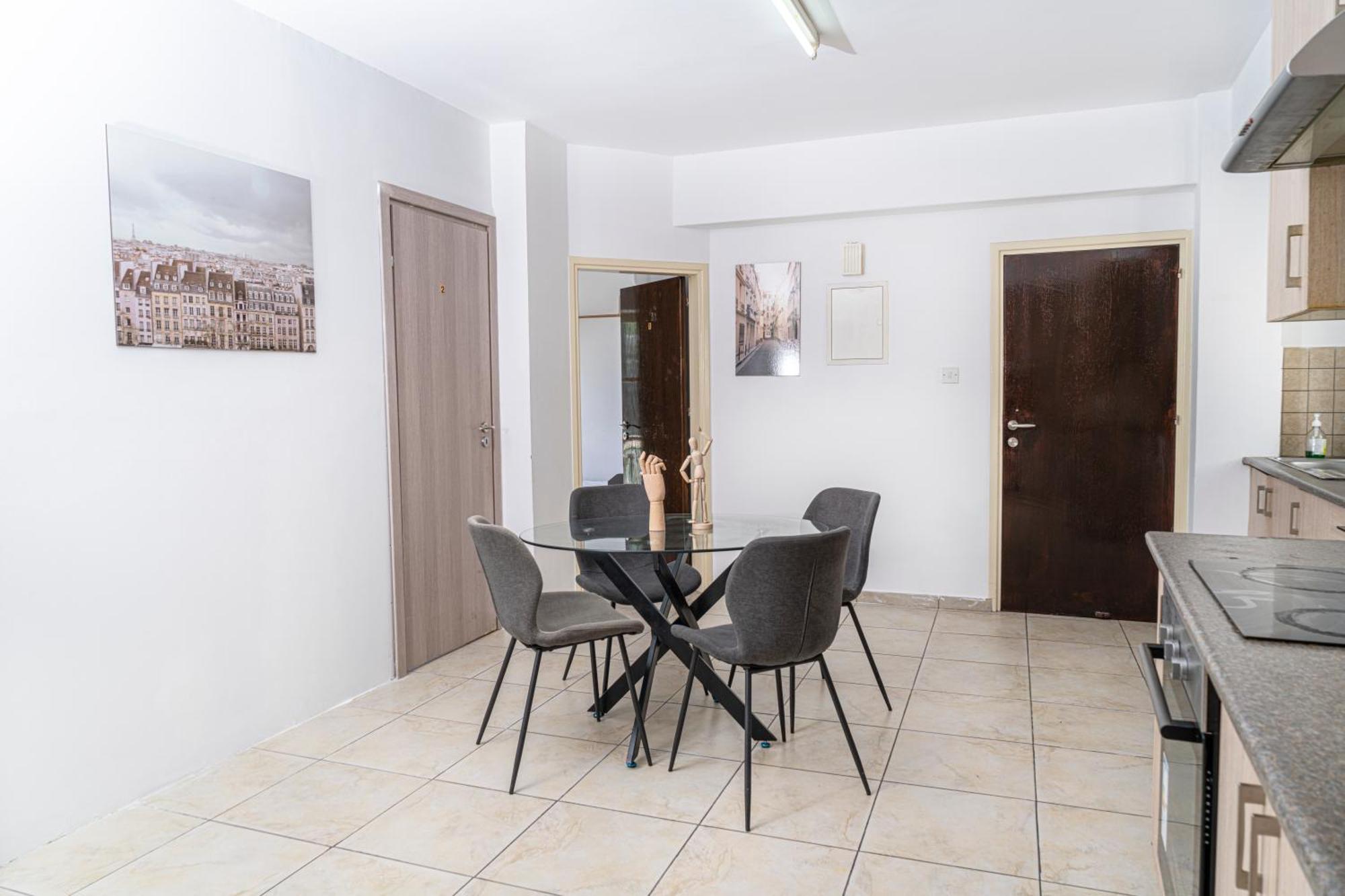 Private Room In Shared Flat นิโคเซีย ภายนอก รูปภาพ