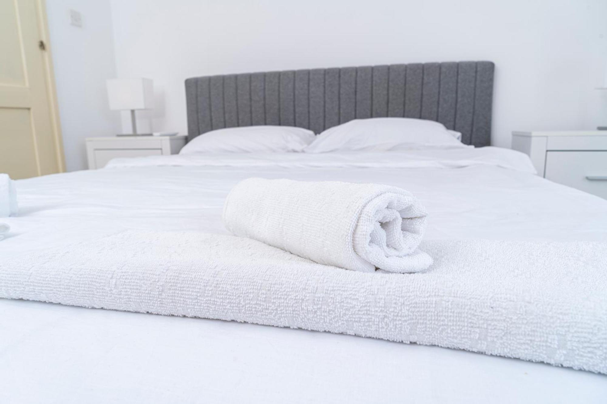 Private Room In Shared Flat นิโคเซีย ภายนอก รูปภาพ