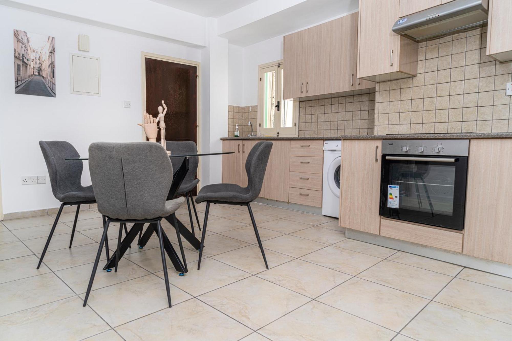Private Room In Shared Flat นิโคเซีย ภายนอก รูปภาพ