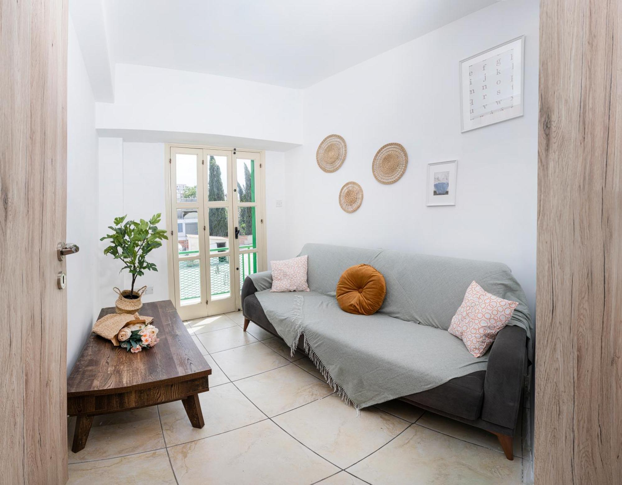 Private Room In Shared Flat นิโคเซีย ภายนอก รูปภาพ