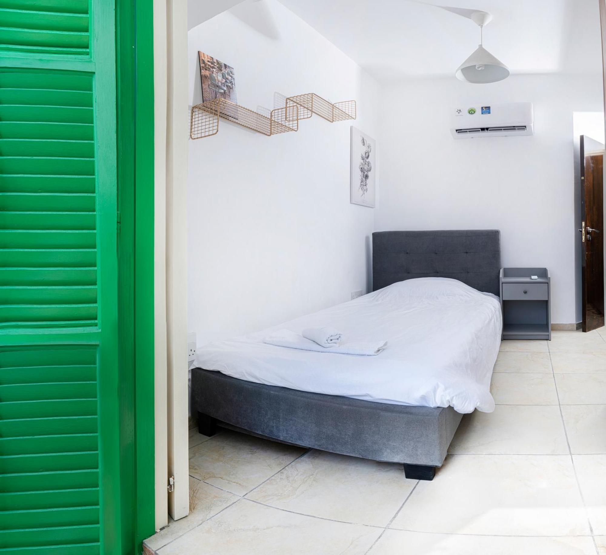 Private Room In Shared Flat นิโคเซีย ภายนอก รูปภาพ